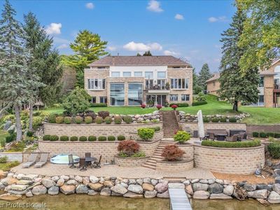 2355 Cedar Key Dr, Lake Orion, MI, 48360