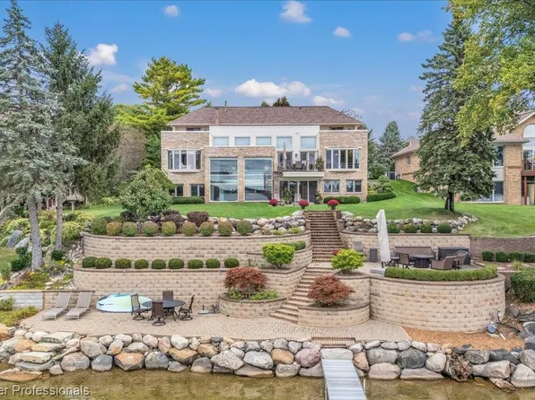 2355 Cedar Key Dr, Lake Orion, MI 48360