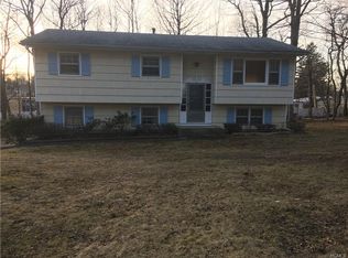 9 N Amundsen Ln, Airmont, NY 10901
