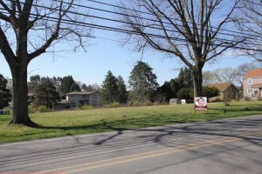 2nd image of 902 Maple Ave