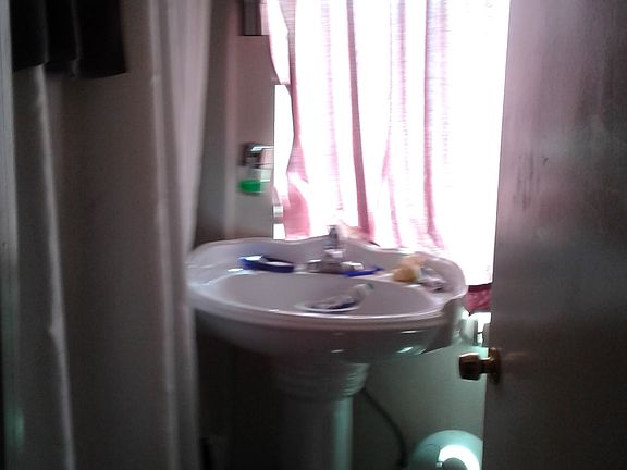 5th image of 840 E 16th St
