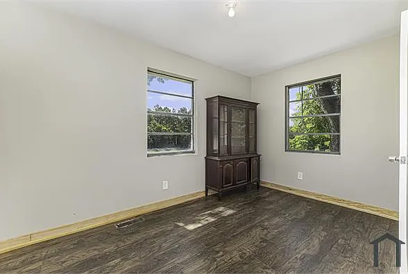 3 bed, 950 sqft, $1,050 — Photo 3