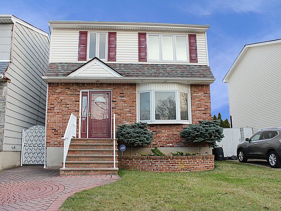2nd image of 23 Teakwood Ct