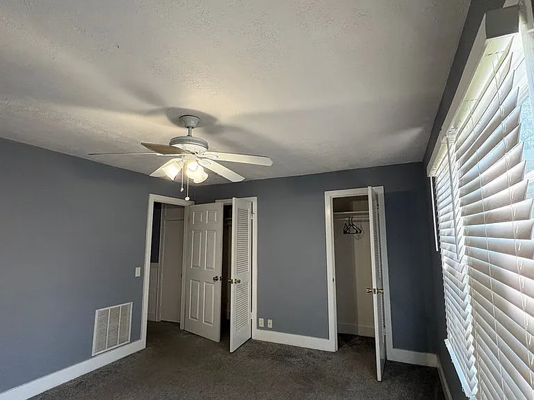 940 Julian Rd — Photo 10