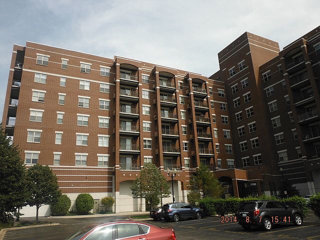 1st image of 1700 Riverwoods Dr
