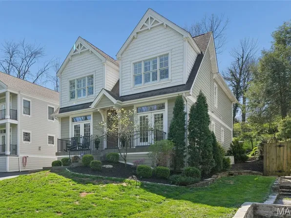 34 Burroughs Ln, Saint Louis, MO 63124