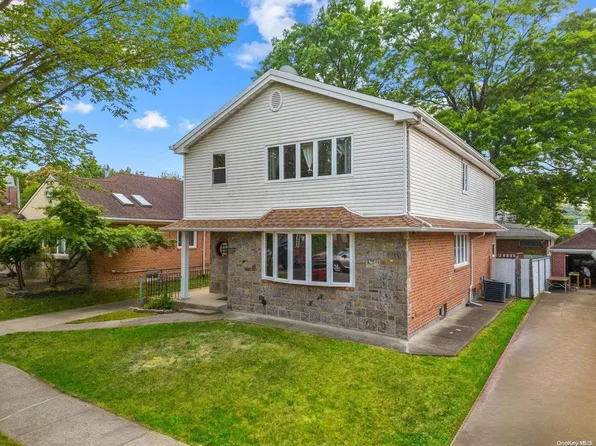 67-54 173rd St Street, Fresh Meadows, NY 11365