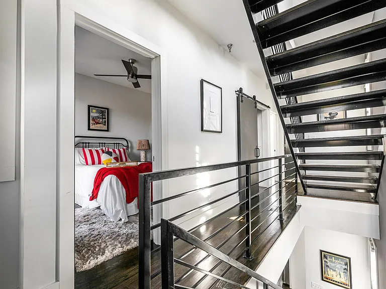680 Barnett St NE — Photo 15