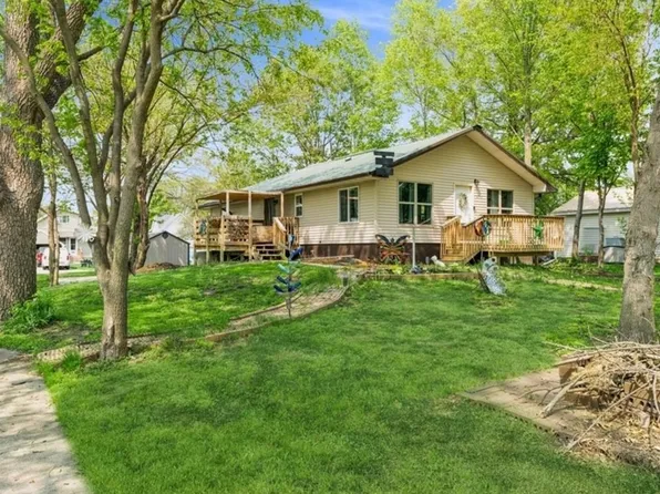215 4th St NW, Mitchellville, IA 50169