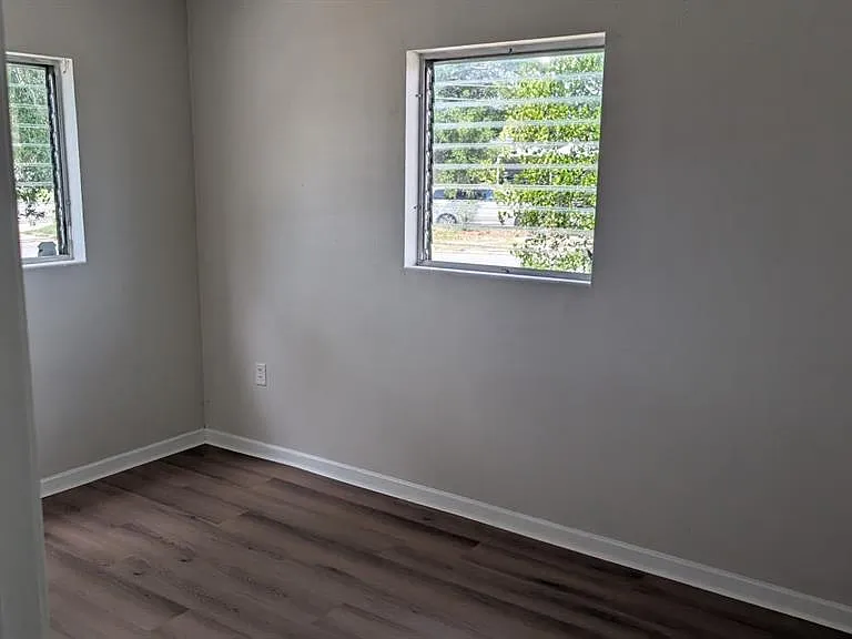 714 Governors Ave — Photo 9