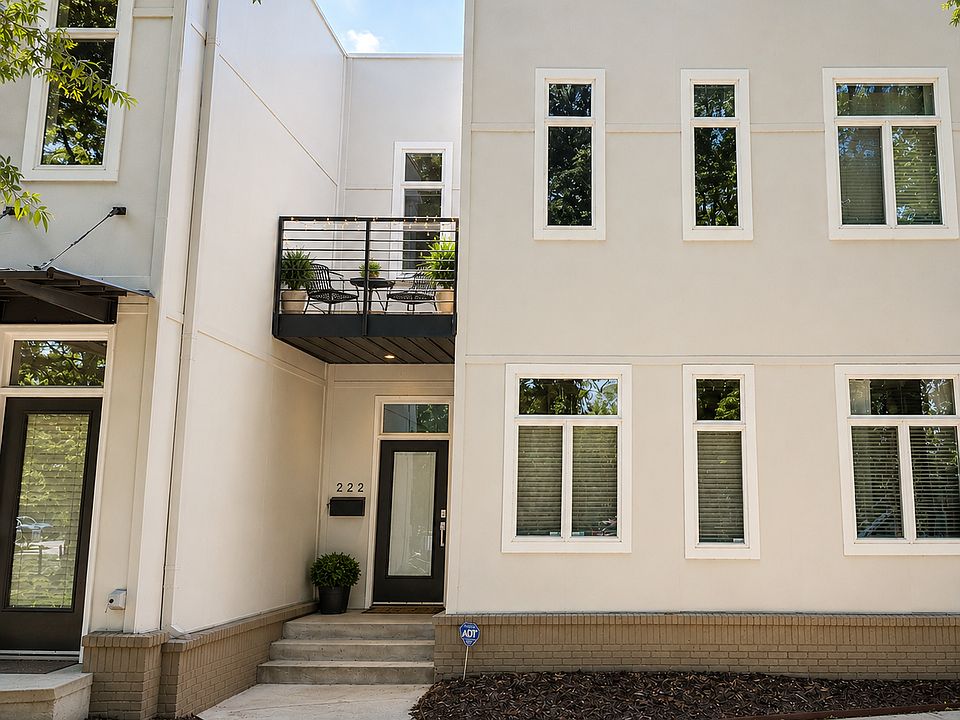 Front Entrance 222 W 17th St