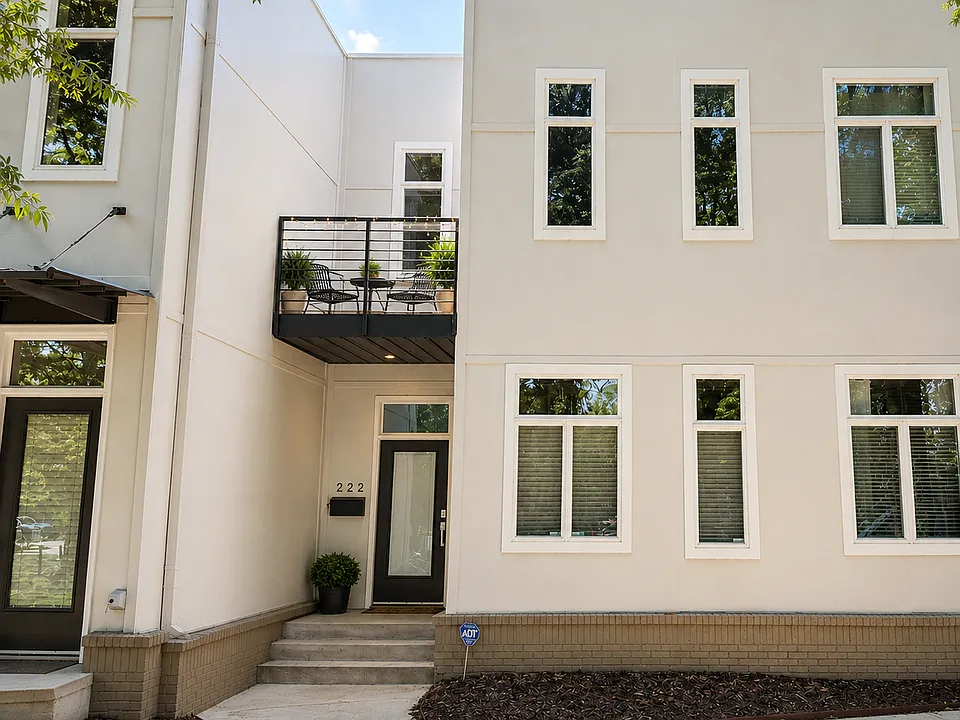 222 W 17th St