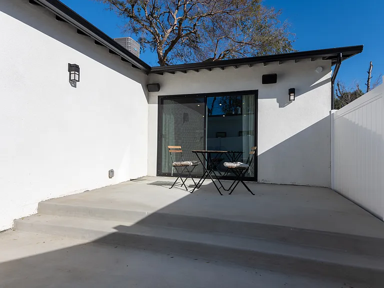 5849 Vesper Ave — Photo 25