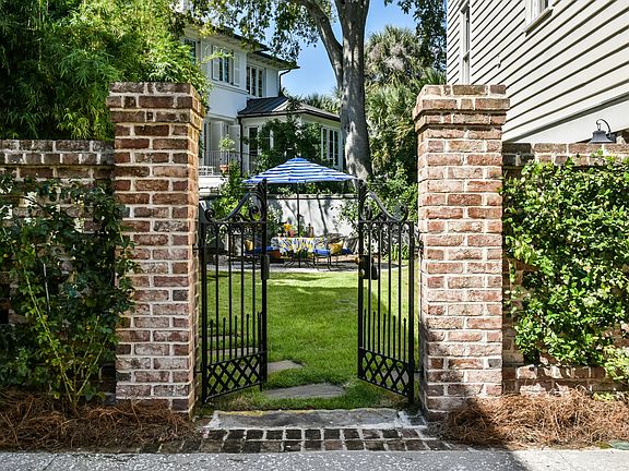 Beautiful Charleston Garden