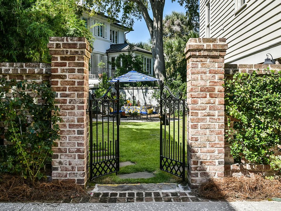 Beautiful Charleston Garden