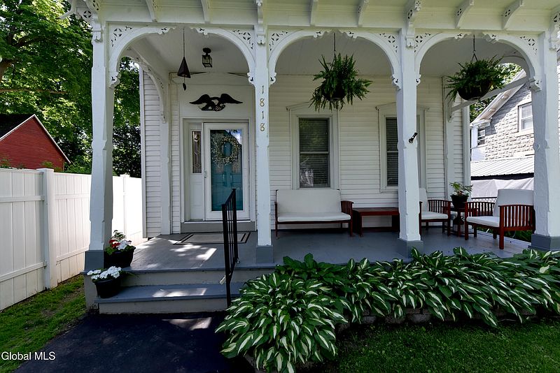 3rd image of 1818 Highland Avenue