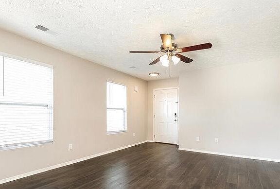 2nd image of 2823 Creekbend Dr