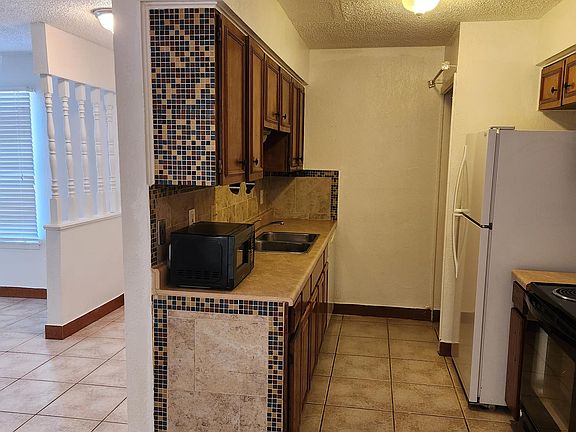 4th image of 2015 Anchor Dr APT 2