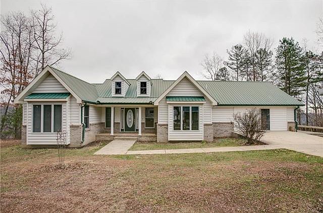 1st image of 834 Sparrow Ln