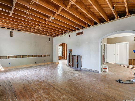 5th image of 419 W LYNWOOD AVE