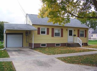 404 8th St, Grundy Center, IA 50638