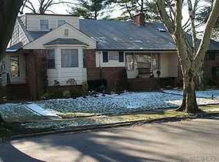 58 Allen Rd, Rockville Centre, NY 11570