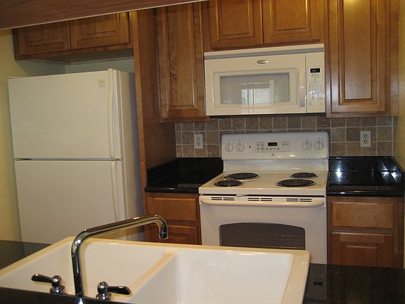 4th image of 1271 Poplar Ave APT 203