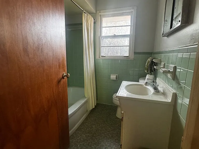 186 E Salem Dr — Photo 6