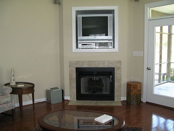 3rd image of 213B Reserve Green Dr