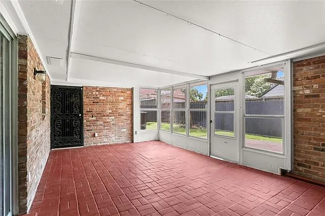 6151 Charlotte Dr — Photo 18