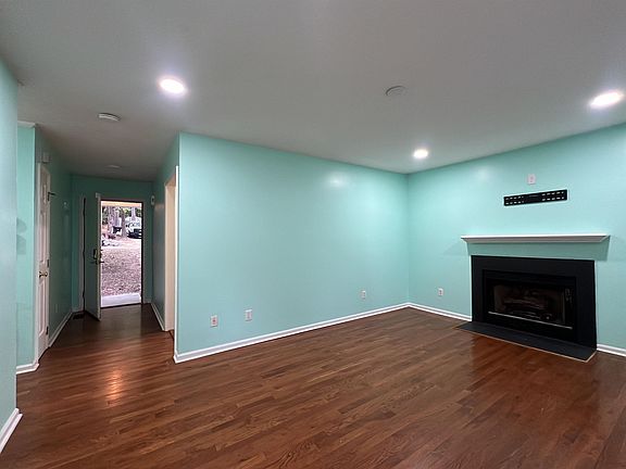 2nd image of 716 Grandview Dr