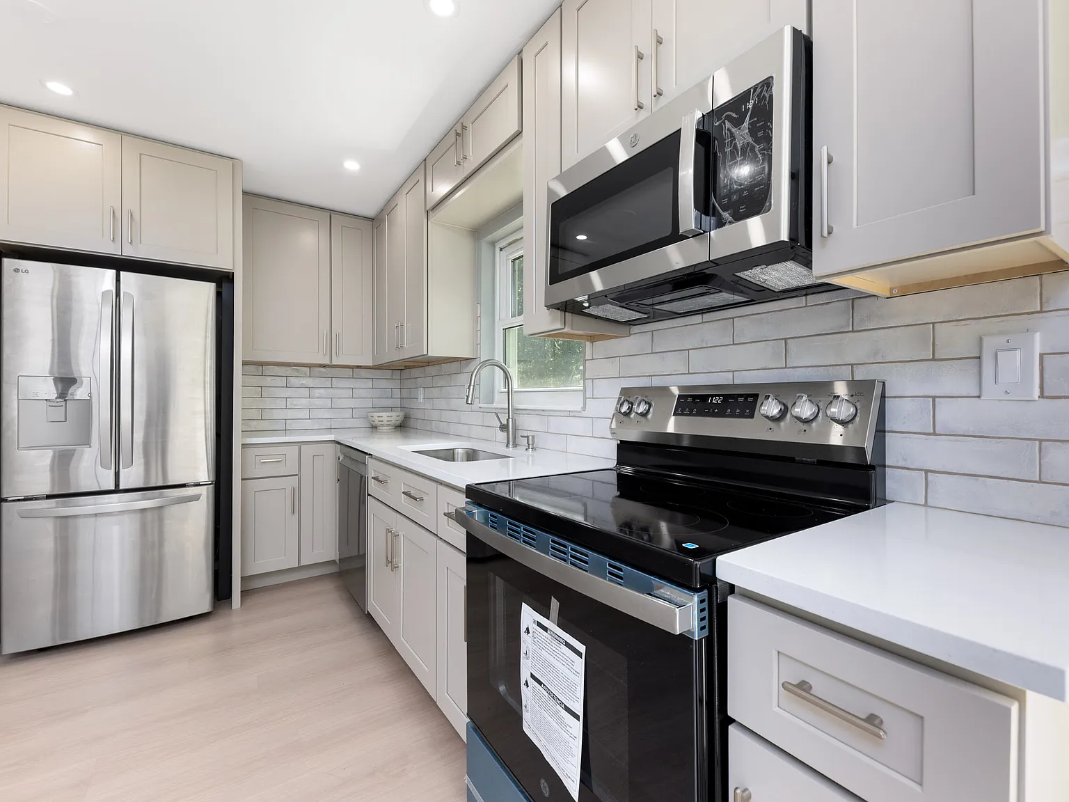 3 bed, 1316 sqft, $2,300 — Photo 3