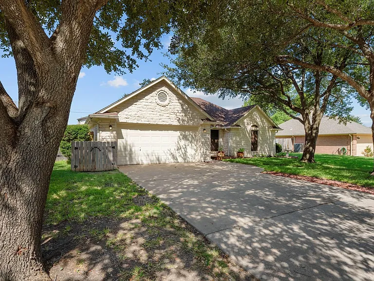 2604 Bluebonnet Valley Dr — Photo 32