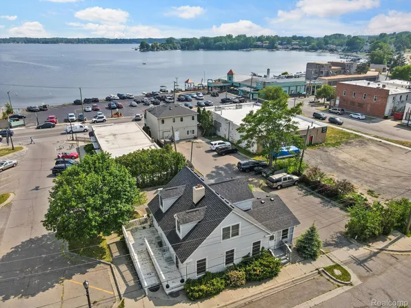 131 Ferland St, Walled Lake, MI 48390