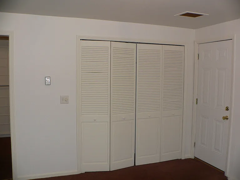 1560 E. Broad St. — Photo 65