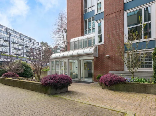 1502 Island Park Walk #405, Vancouver, BC V6H 3Z8