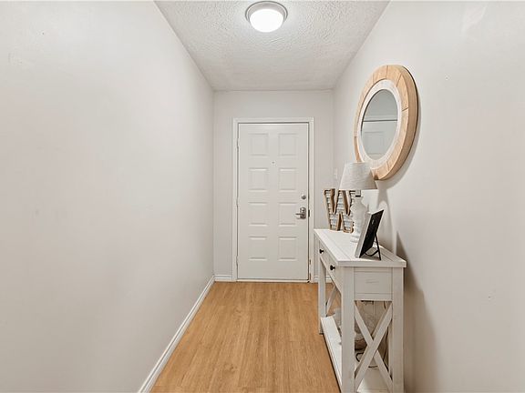 2nd image of 4006 Meadowwood Dr