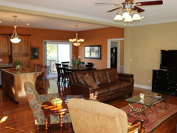 2nd image of 132 Grayson Dr