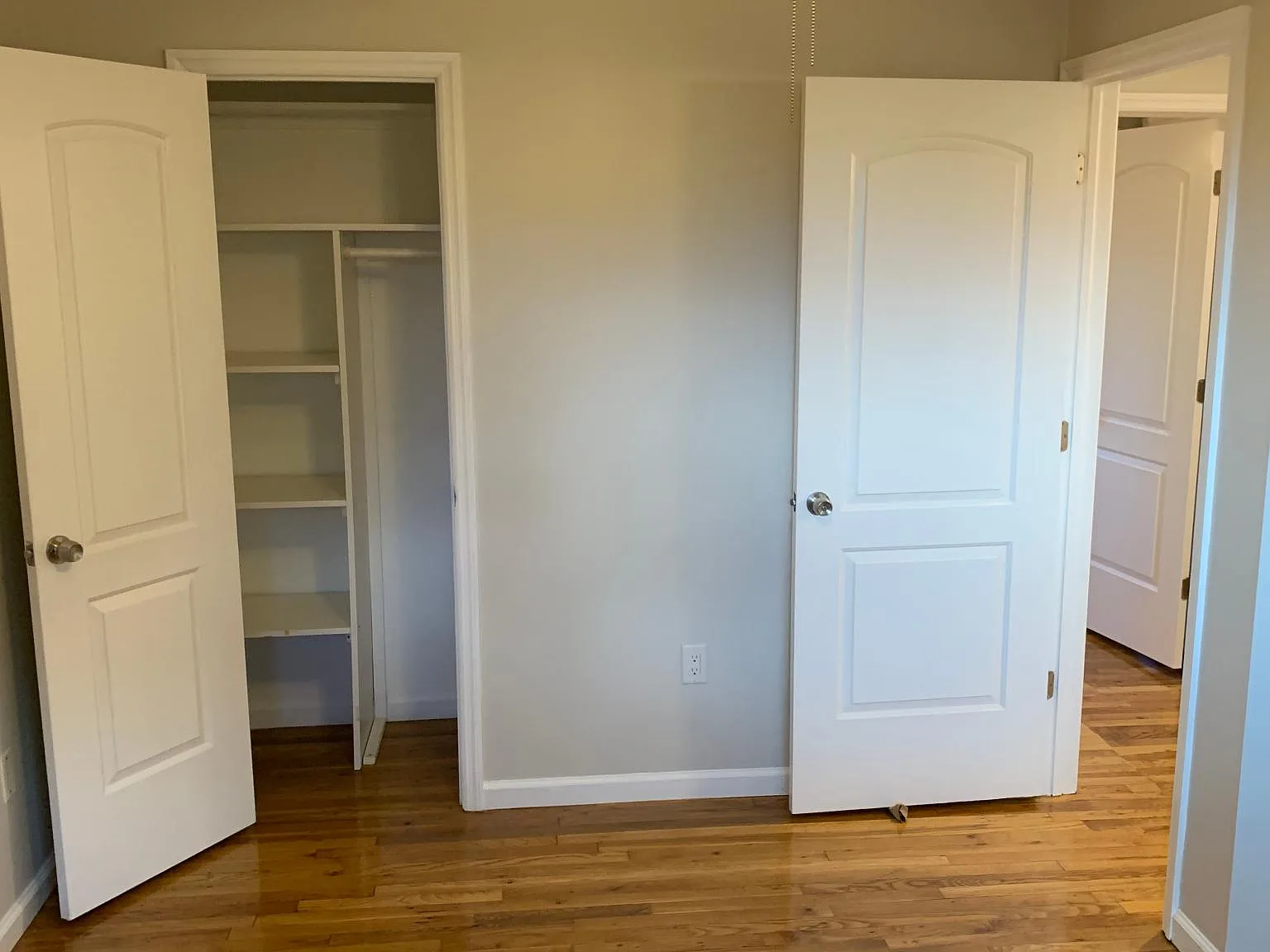100 Wood Ave — Photo 4