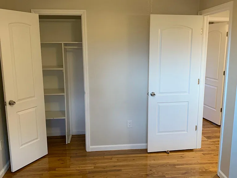 100 Wood Ave #4 — Photo 4