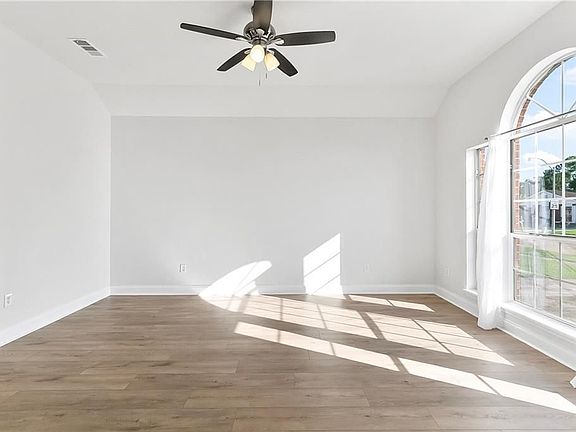 5th image of 1037 Beechwood Dr