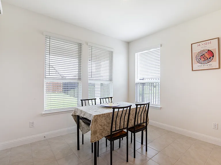 715 Parkside Dr — Photo 11