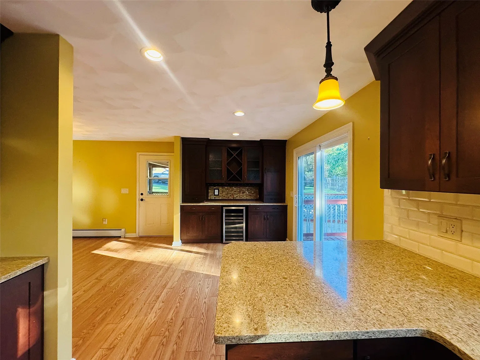 3 bed, 1.5 bath, 1786 sqft, $2,300 — Photo 2