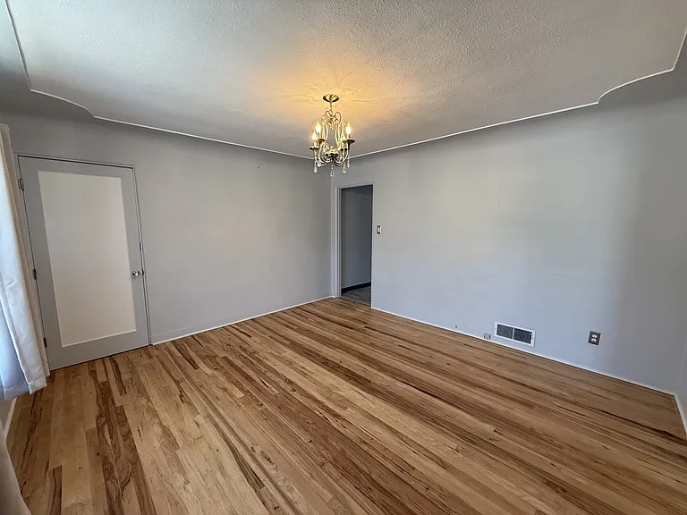 2423 Pine St #1 — Photo 10