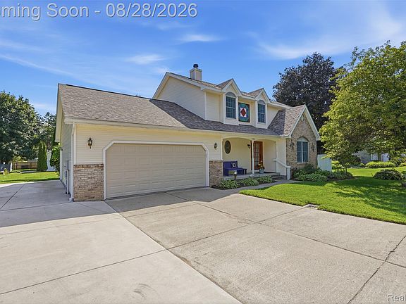 4th image of 9380 Englishman Dr