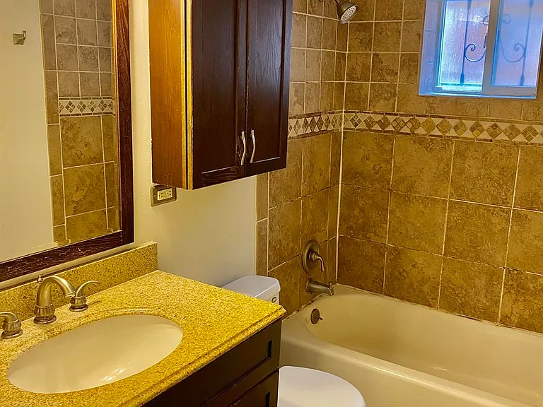 1355 Monroe St Apartments — Photo 15