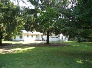 372 Mechlin Corner Rd, Pittstown, NJ 08867