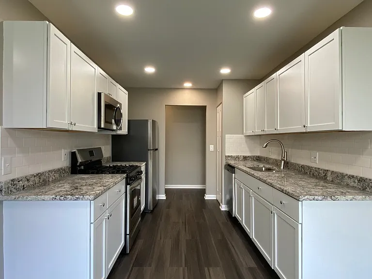 84 Fernwood Rd — Photo 9