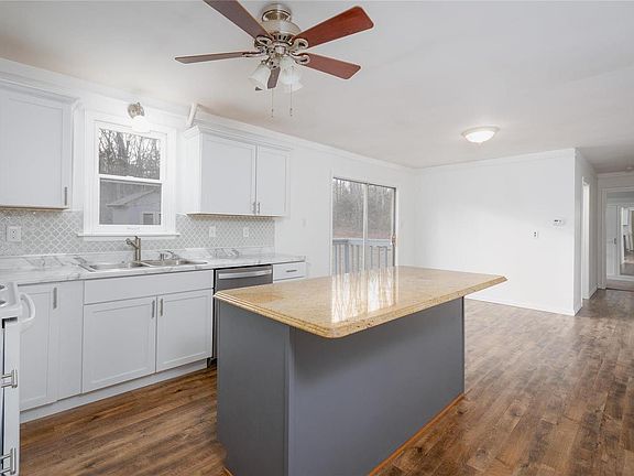 5th image of 1547 Lakeshore Dr #1551