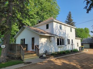1040 Bedal St, Walnut Grove, MN 56180